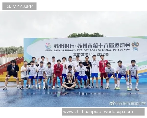 足球队员的风采与技艺展现他们在赛场上的拼搏精神与团队合作魅力